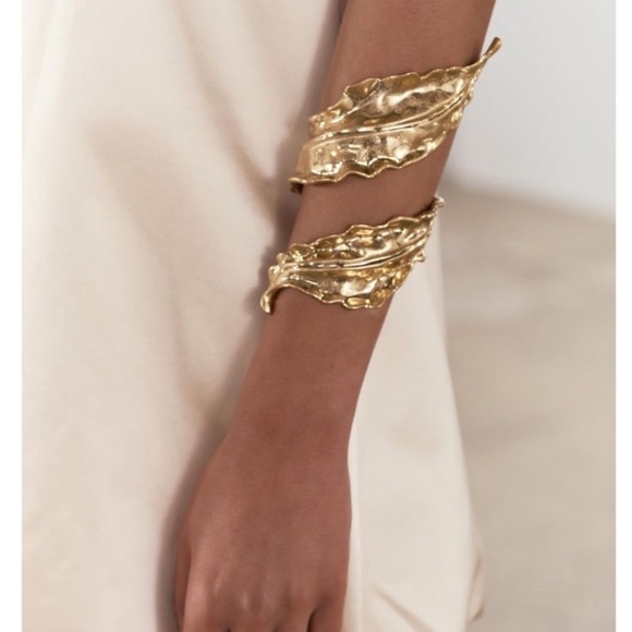Zara TEXTURED LEAF ARM CUFF BRACELET - Picture 1 of 7